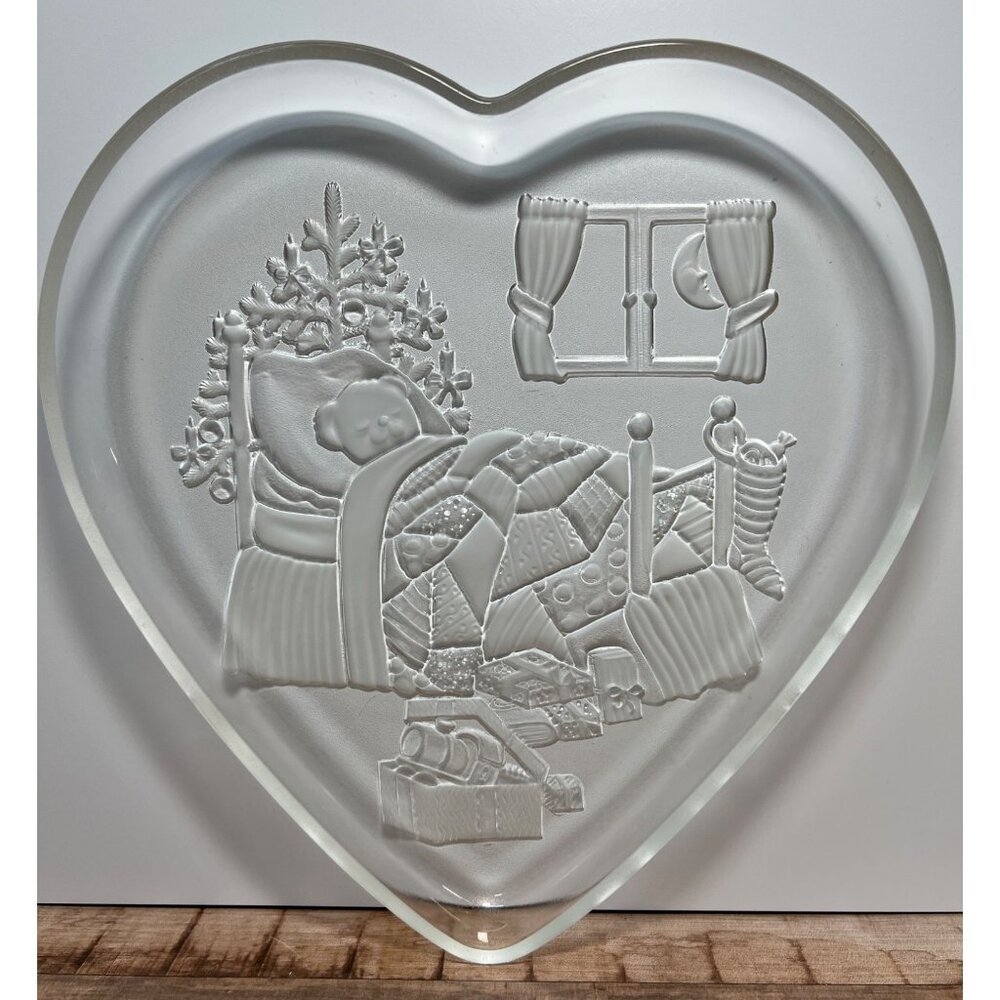 Heart-Shaped Frosted Glass Plate With Bedtime Scene Etching